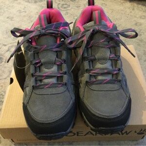 Womens Bearpaw Cowhide Hiking Shoe NIB Size 8